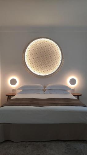 Postel nebo postele na pokoji v ubytování PALAZZO CAMERLENGO Suites Relax