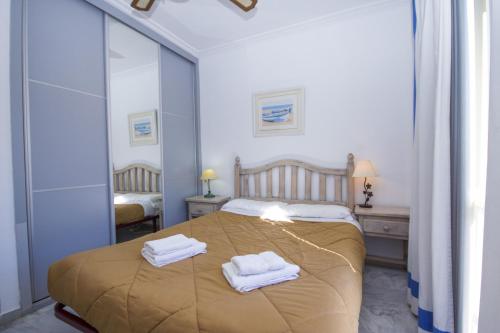A bed or beds in a room at Canovas Nerja - Casa adosada con piscina Los Huertos 7