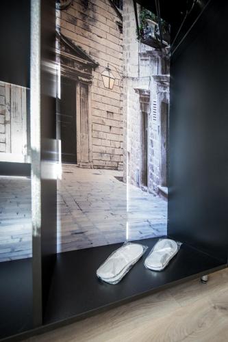 a display case with two white shoes on a table at Apartments Sara & Nora in Dubrovnik