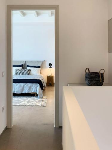 Кровать или кровати в номере Villa Artemis in Triantaros Tinos