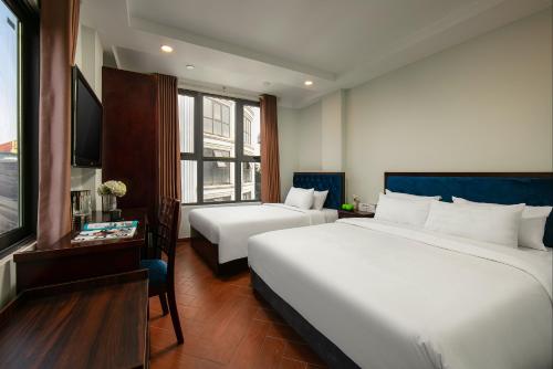 Uma cama ou camas num quarto em Cristina Center Hotel & Spa