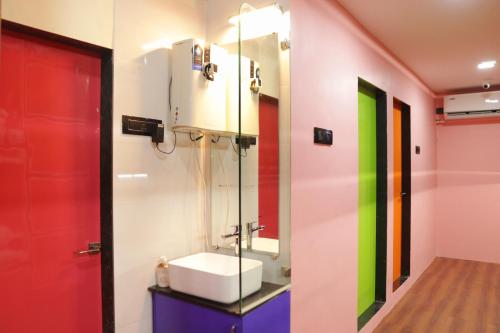 Ένα μπάνιο στο Rahul Men's AC Dormitory