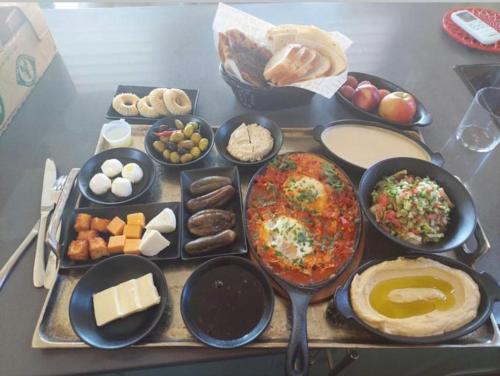 Φαγητό σε αυτό το διαμέρισμα ή κάπου εκεί κοντά