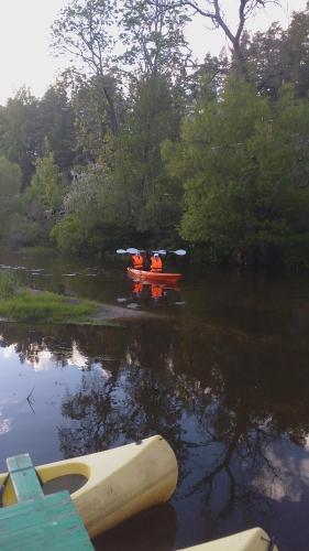 a boat sitting in the water with a red table at Käopesa Kodumajutus in Põlva