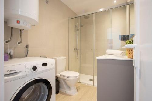 Kúpeľňa v ubytovaní 1007 Apartamento planta baja Lago San Maurici by homeselectspain