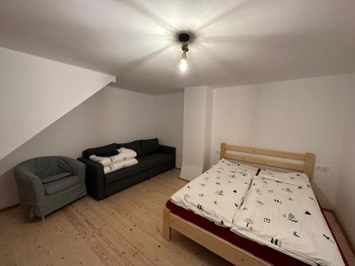 سرير أو أسرّة في غرفة في Madarasi Sportbázis