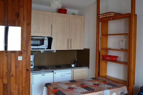 Kuchyňa alebo kuchynka v ubytovaní studio 4 couchages, pied des pistes