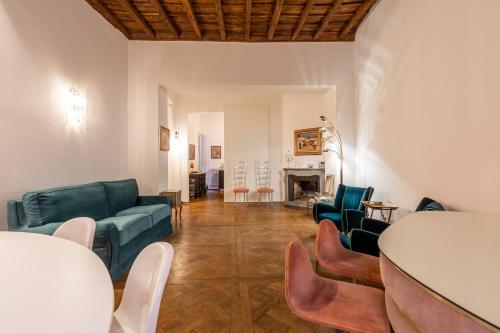 Chic and Style in Historical Via Giulia
