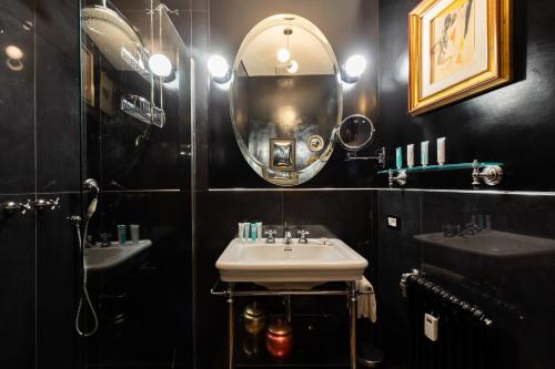 Chic and Style in Historical Via Giulia