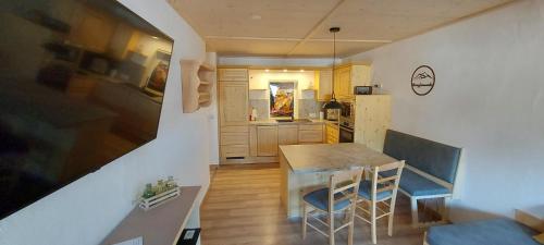 A kitchen or kitchenette at Haus Wibmer Martin
