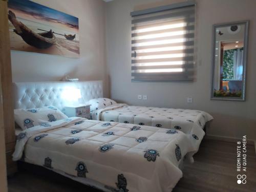 a bedroom with two beds and a window at Apartment Amdar Village with garden עם ממ"ד in Eilat
