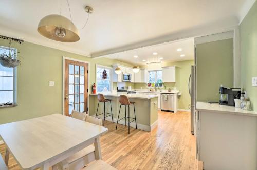 Chic Pet-Friendly Grosse Pointe Woods Getaway – Photos 2