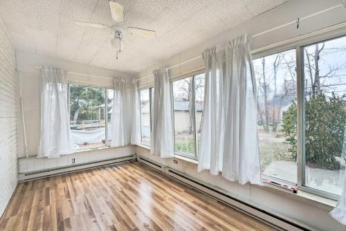 Chic Pet-Friendly Grosse Pointe Woods Getaway – Photos 5