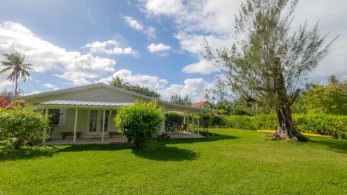 Zahrada ubytování Tavaetu Guesthouse - île de TUBUAI