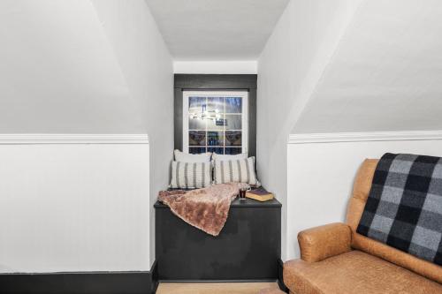Ein Sitzbereich in der Unterkunft Launchpoint Lodge
