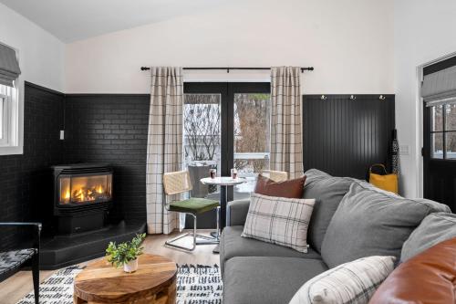 Ein Sitzbereich in der Unterkunft Launchpoint Lodge