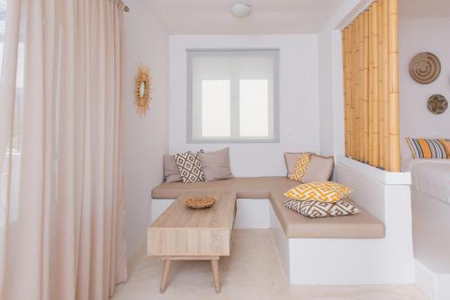 Φωτογραφία από το άλμπουμ του Golden Sunrise Suites in Santorini στο Καμάρι
