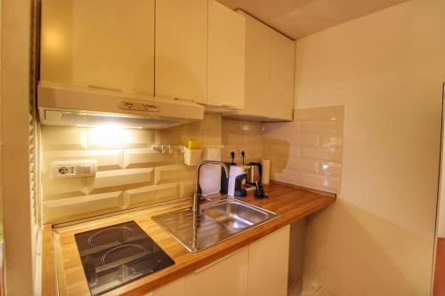a small kitchen with a sink and a stove at Le Clarisse Pigna Apartment in Rome