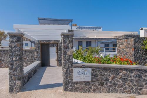 Φωτογραφία από το άλμπουμ του Golden Sunrise Suites in Santorini στο Καμάρι