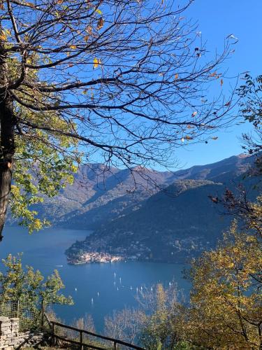 a view of a lake in the mountains at Il Riccio appartamento in Cernobbio