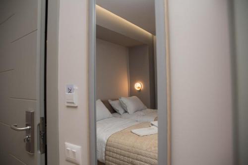 a bedroom with a bed and a large mirror at Vila Muslli in Korçë