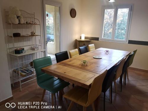 Fotografie z fotogalerie ubytování Chez TATA v destinaci Régusse