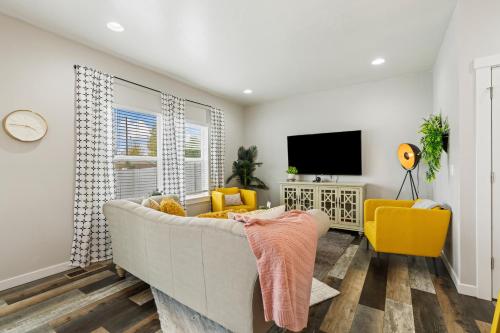 a living room with a couch and a tv at Deco Townhouse - 3 bedroom 2 story private home in Caldwell