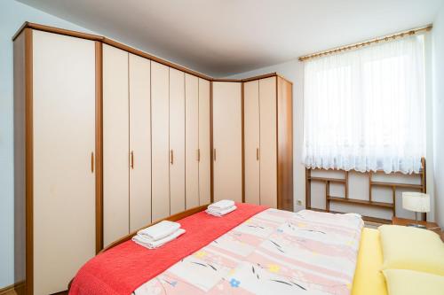 SPACIOUS THREE BEDROOM APARTMENT