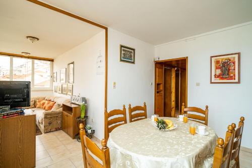 SPACIOUS THREE BEDROOM APARTMENT