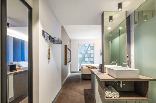 Ink Hotel Melbourne Southbank Image
