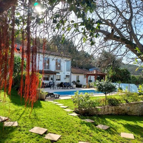 a house and a yard with a pool and a house at CasaT5, Férias, Piscina Privativa. Águeda, Aveiro in Águeda
