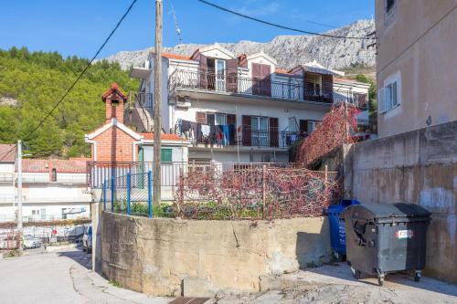 Fotografia z galérie ubytovania Apartments with a parking space Dugi Rat, Omis - 11443 v Dugi Rat