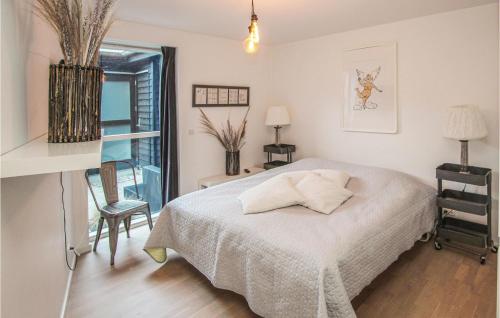 a white bedroom with a bed and a window at Gorgeous Apartment In Samsø With Wifi in Ballen