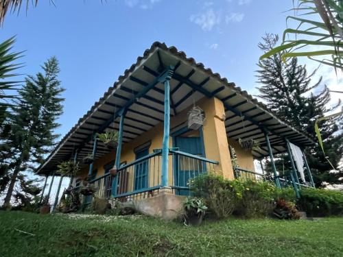 a house with a blue and yellow at FINCA COCUYAL...todo un pesebre VIVO! in Rionegro