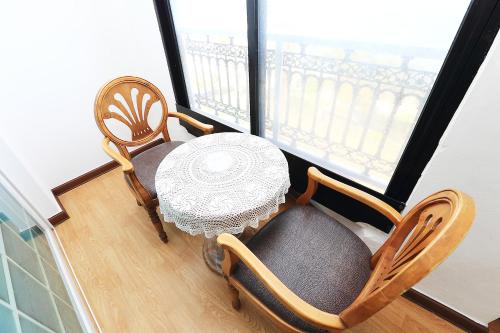 Area tempat duduk di Sea View
