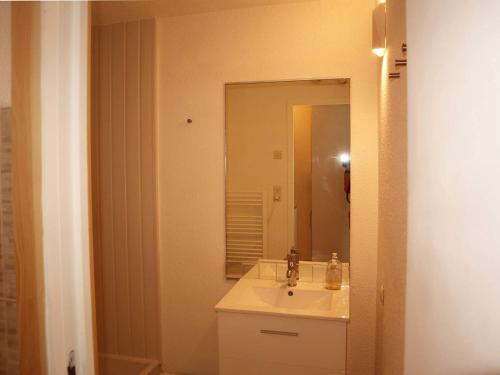 a bathroom with a sink and a mirror at Appartement Les Orres, 1 pièce, 2 personnes - FR-1-322-457 in Les Orres