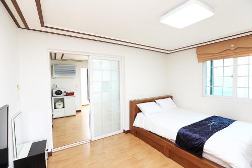 Llit o llits en una habitació de Sea View