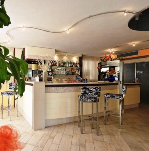 Η κουζίνα ή μικρή κουζίνα στο Hotel Losanna Cervia