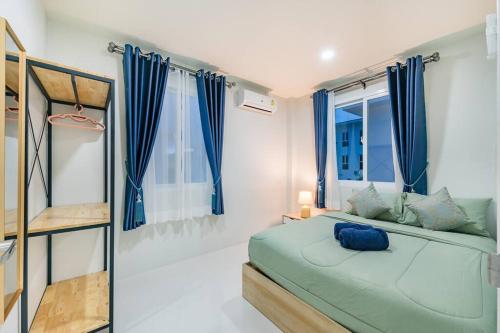 Ένα ή περισσότερα κρεβάτια σε δωμάτιο στο Phuket's unique Sino-style villa with private pool