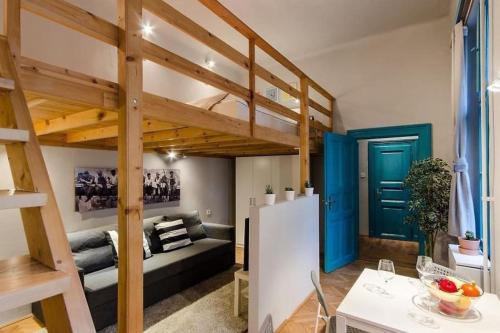 Posteľ alebo postele v izbe v ubytovaní Blue Lotus Apartment T50
