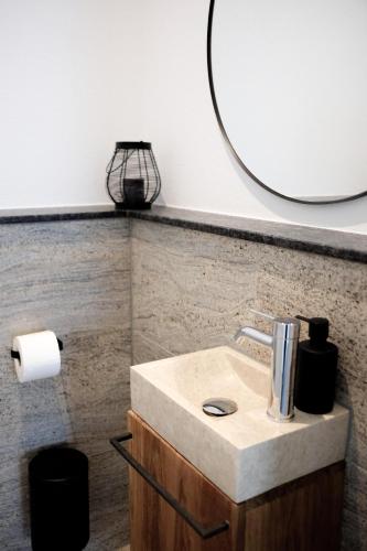a bathroom with a sink and a mirror at Trautesheim Ferienwohnungen in Wangen im Allgäu