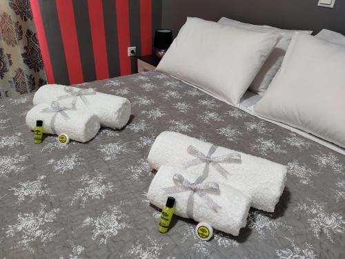 a bedroom with a bed with towels andbeer bottles on it at Silver Pearl Apartment in Potamós
