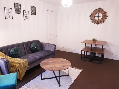 Ruang duduk di The Birchington - 3 Bedroom Apartment & Workspace