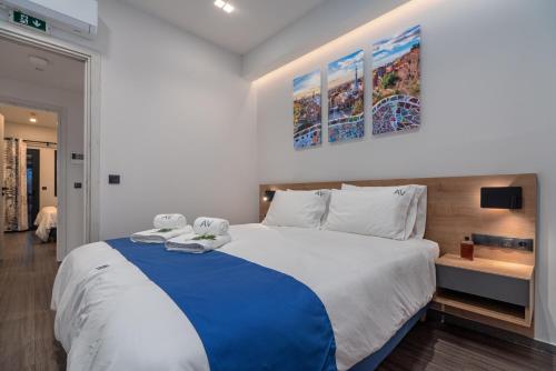 Postel nebo postele na pokoji v ubytování Exarchia House Project
