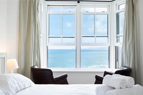 Postel nebo postele na pokoji v ubytování Bellevue, Port Isaac Bay Holidays