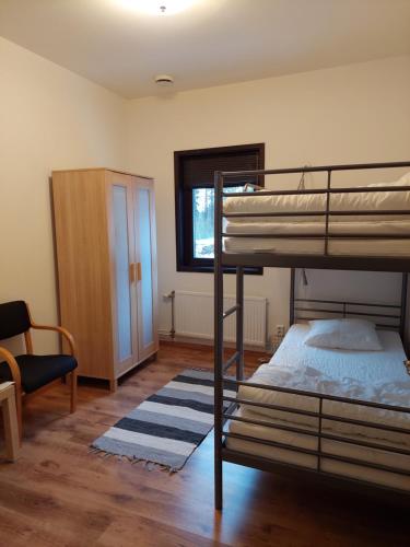 a bedroom with two bunk beds and a window at STF Valbergsängen Sporthotell in Torsby