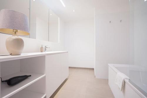 Ένα μπάνιο στο Bright & Wonderful Apartment at Oberlaa Therme