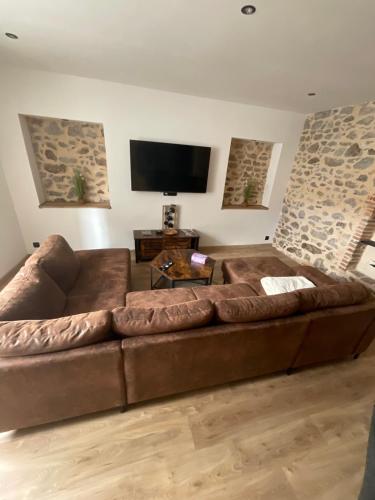 Gallery image of Maison atypique centre bourg 15kms du PDF et Parc Maulévrier in Mauléon