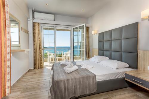 Postel nebo postele na pokoji v ubytování Paradisos Holiday