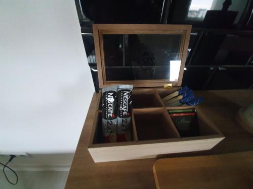 a wooden box with a pair of skis on a table at Apartament Słoneczny Sienkiewicza 3A in Leszno